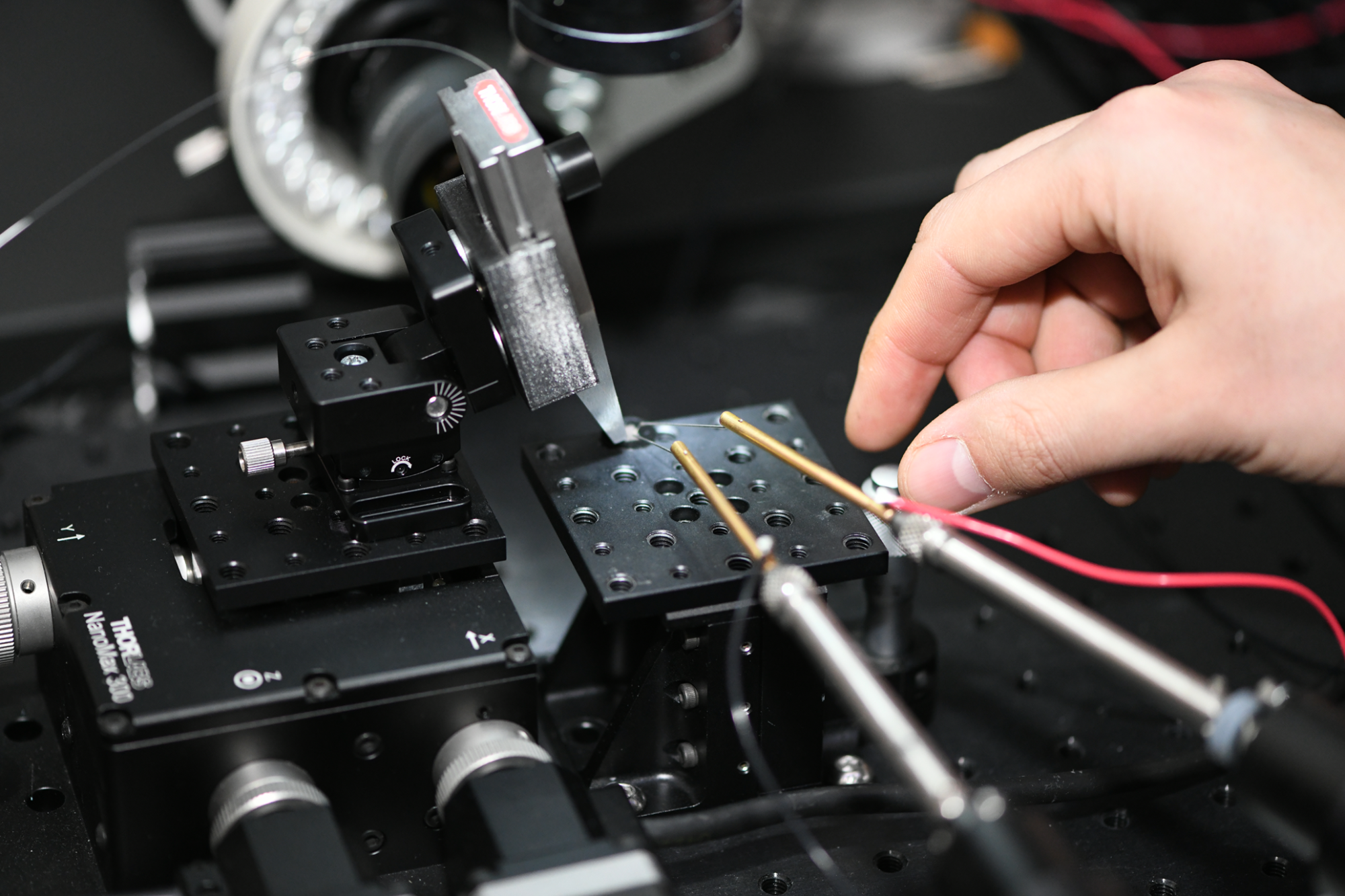 Precyzyjne stanowisko do pomiarów struktur fotonicznych