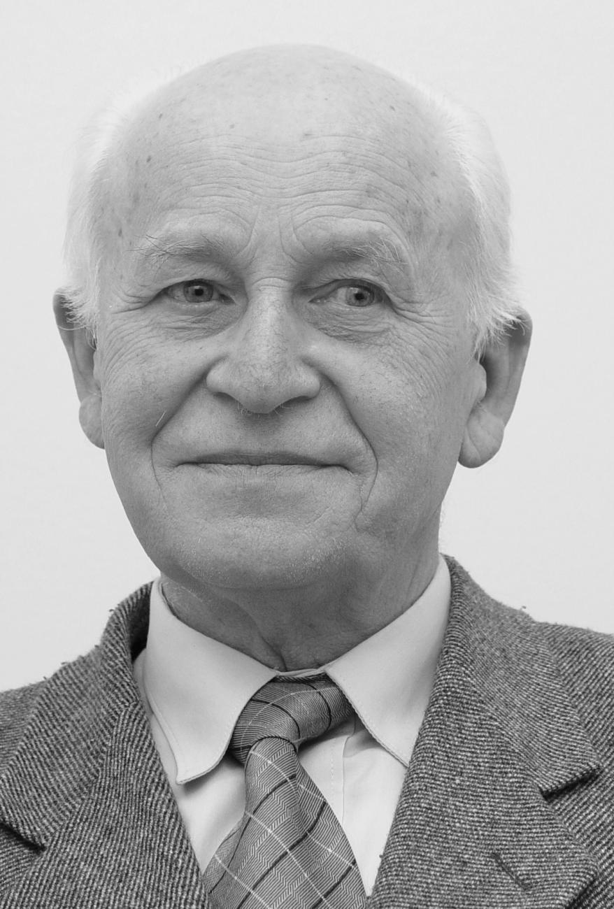 Czarno-białe zdjęcie prof. Korzec